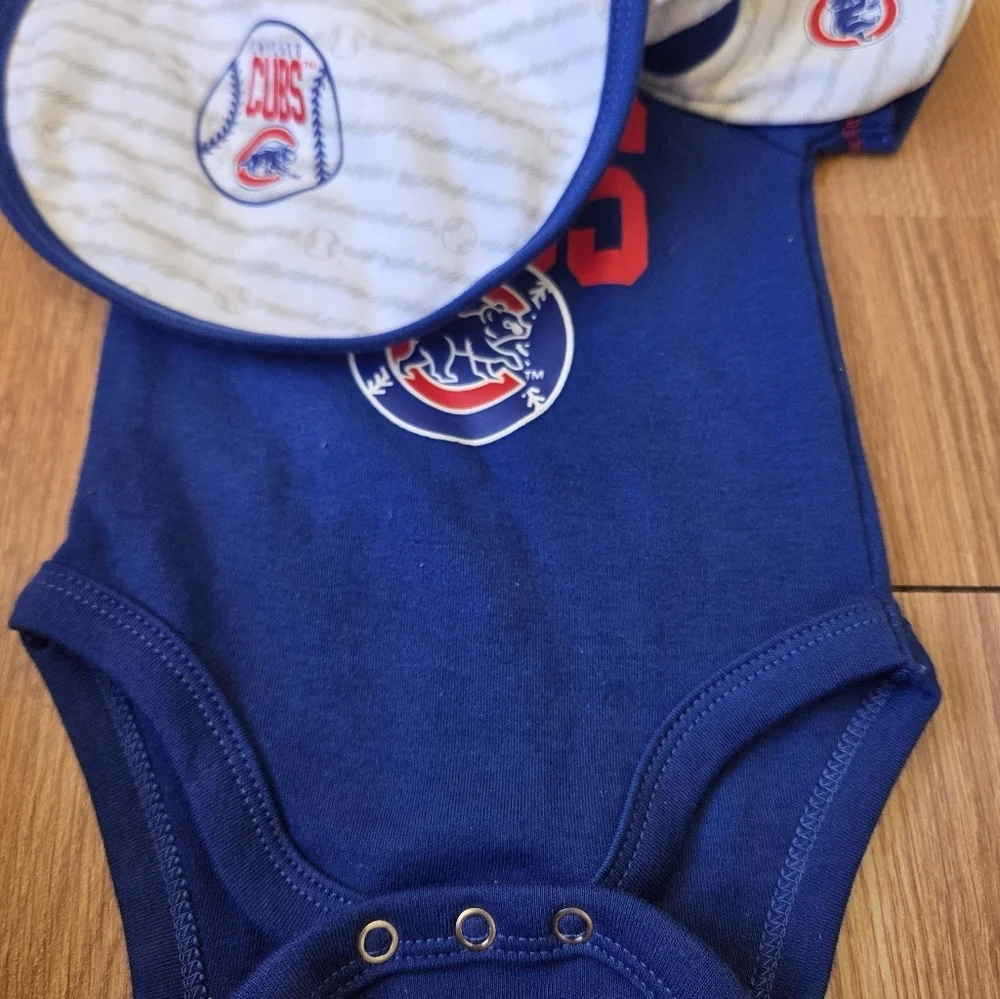 MLB Chicago Cubs Newborn Set Bodysuit, Bib, Booties NWT Blue, Red Baseball $25